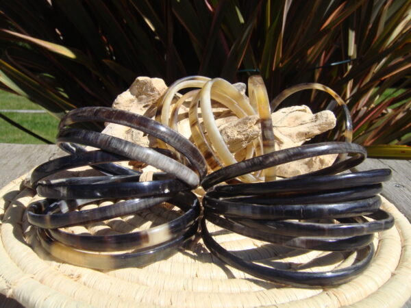 Bracelets semainiers en corne naturelle