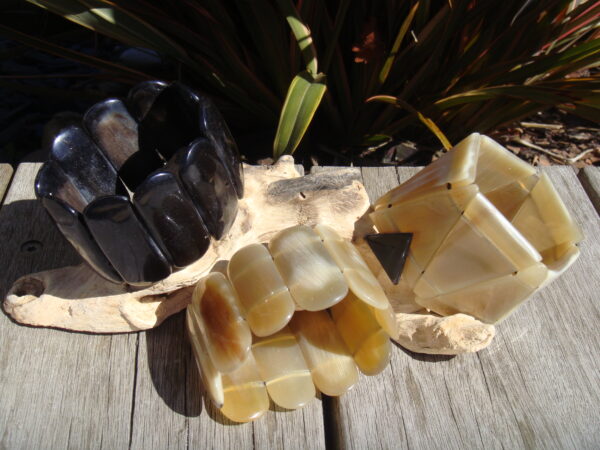 Bracelet élastique en corne naturelle