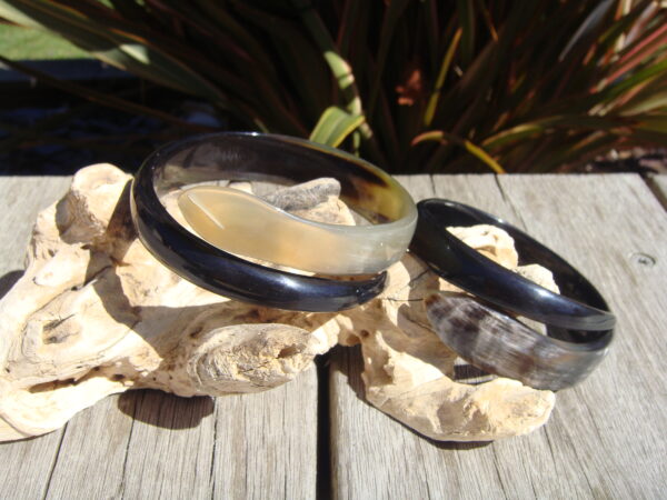 Bracelet design serpent en corne naturelle