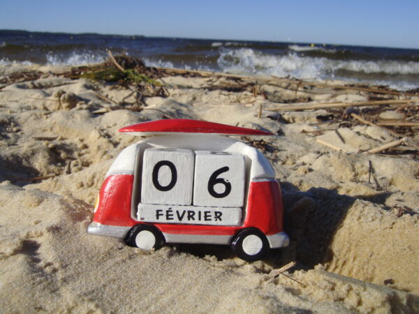 Calendrier perpétuel combi surf en bois