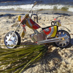 Moto en métal recyclé