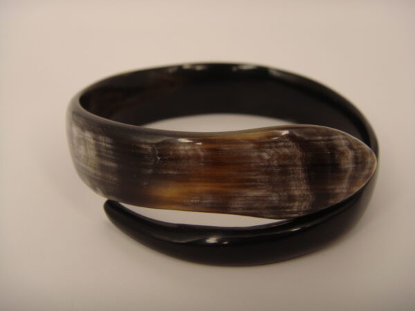 Bracelet design serpent en corne naturelle – Image 2
