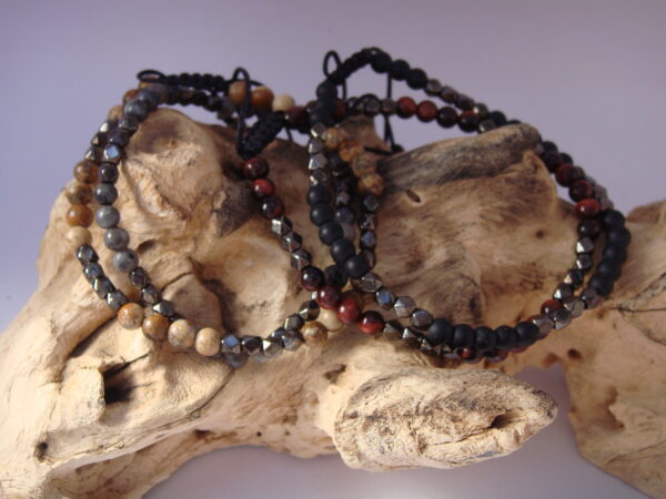 Bracelet en pierre fine avec cordon ajustable
