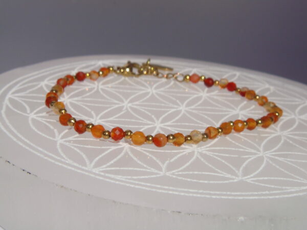 Bracelet en pierre naturelle et acier doré, réglable avec chaînette – Image 2