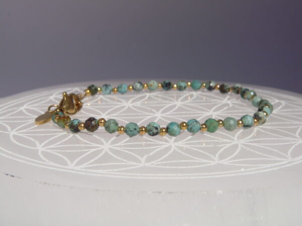 Bracelet en pierre naturelle et acier doré, réglable avec chaînette – Image 3