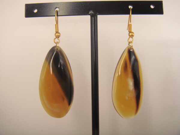 Boucles d'oreilles en corne naturelle – Image 3