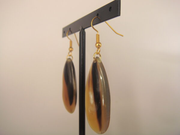 Boucles d'oreilles en corne naturelle – Image 4