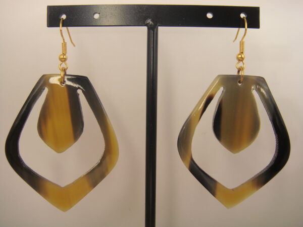 Boucles d'oreilles en corne naturelle – Image 6
