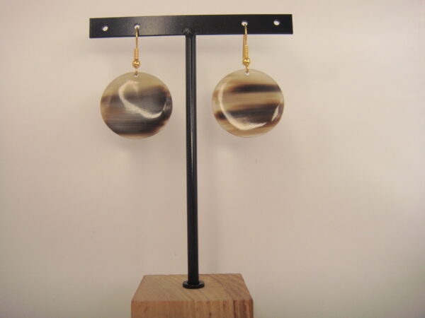 Boucles d'oreilles en corne naturelle – Image 8