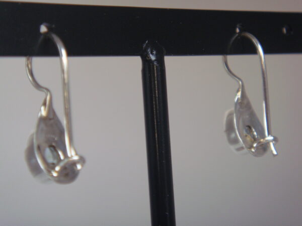 Boucles d'oreilles argent & pierre en facettes – Image 4