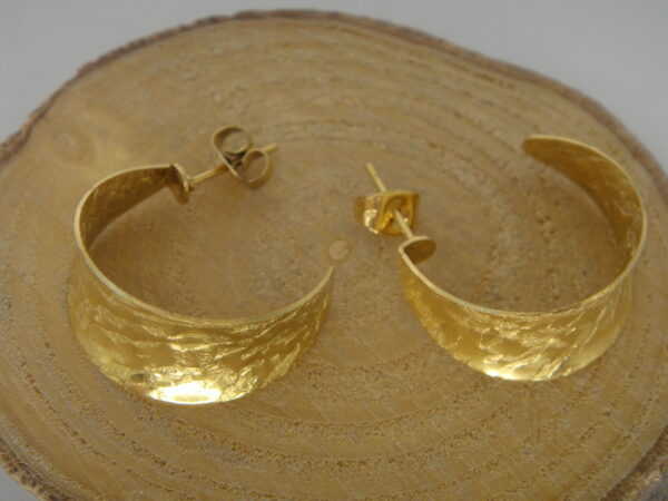 Boucles d'oreilles acier doré martelé créoles ouvertes