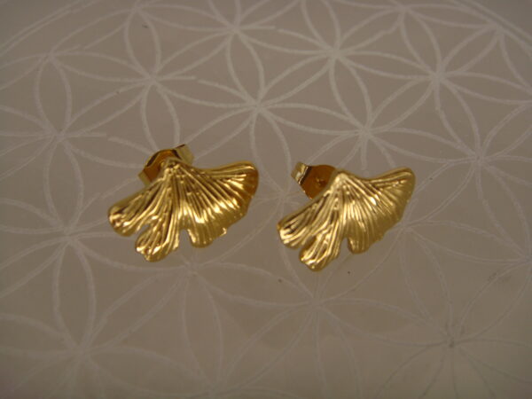 Boucles d'oreilles acier doré feuille de Ginkgo – Image 2