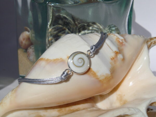 Bracelet réglable fil de satin Oeil de Sainte Lucie – Image 5