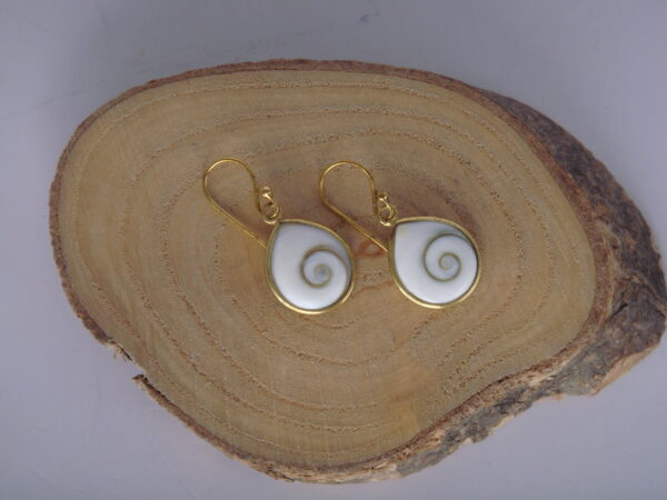 Boucles d'oreilles Oeil de Sainte Lucie, laiton – Image 3