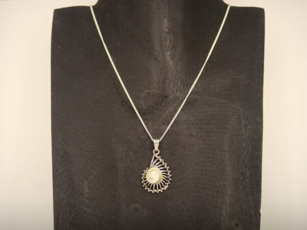 Pendentif argent Œil de Sainte Lucie coquillage turbo rugosa – Image 2