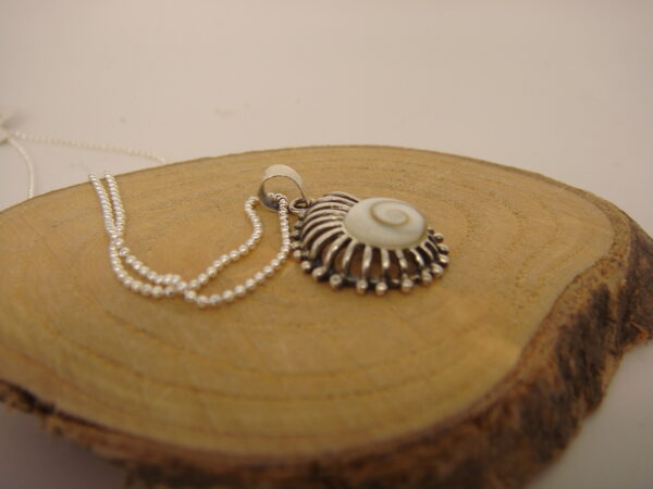 Pendentif argent Œil de Sainte Lucie coquillage turbo rugosa – Image 5