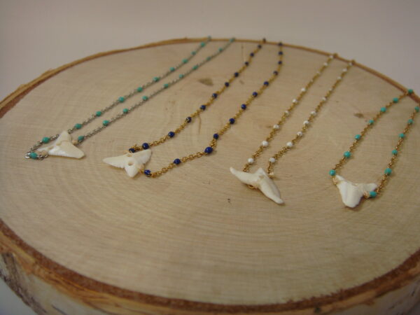 Collier fin acier & dent de requin, réglable chaînette